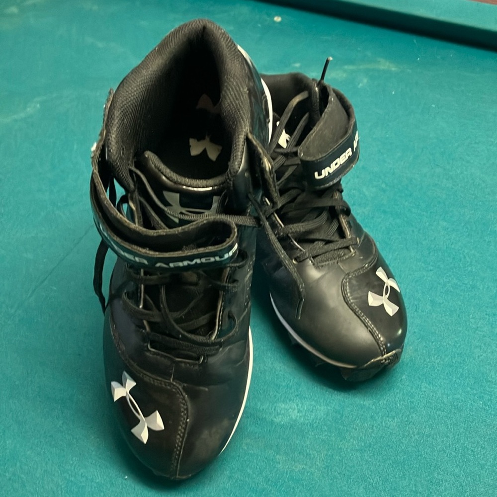 Under Armour men’s baseball lead off cleats